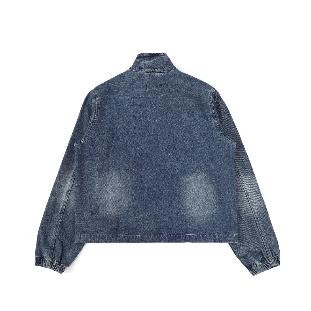 P350 #R18 Ralph Lauren's new women's top stand collar washed jacket. The classic washed fabric is really different from others. The new model is not as stiff as the old one. I think it is easier to wear. The most classic one is probably it. Japanese Tajima machines are used to ensure exquisite three-dimensional embroidery, which is what I said is different from what is on the market. Regarding the workmanship, the version is a loose version that can be worn by boys and girls!! The jacket may be worn for a longer time and will be traveling on October 1st for the Mid-Autumn Festival. Retro will never go out of style. Color: washed blue Size: S-XL S: Bust 110, length 59, sleeve length 62, shoulder width 43 M: Bust 114, length 61, sleeve length 64, shoulder width 45 L: Bust 118, length 63, sleeve length 66, shoulder width 47 XL: Bust 122, length 65, sleeve length 68, shoulder width 49